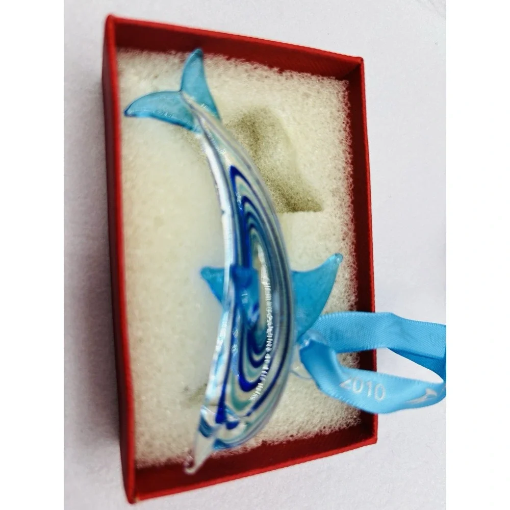 SeaWorld 2010  Blown Blue Swirl Glass Orca  Dolphin Ornament in box New